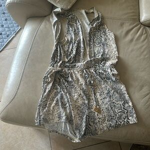 Lulifama coverup size medium